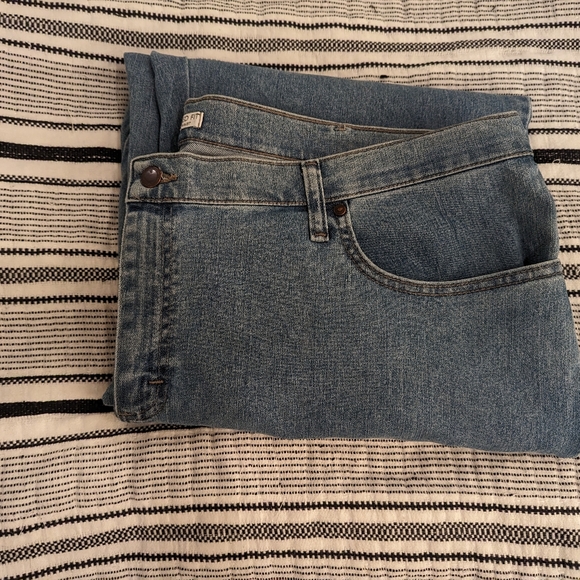 Lee Women’s Relaxed Fit Straight Leg Jeans - Picture 3 of 4